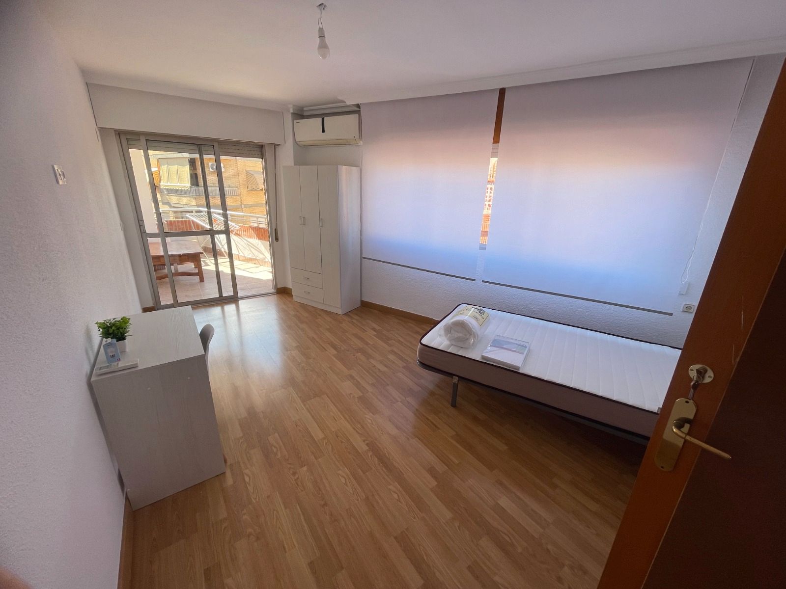 Bedroom of Flat to share in Alcantarilla  with Air Conditioner, Heating and Parquet flooring