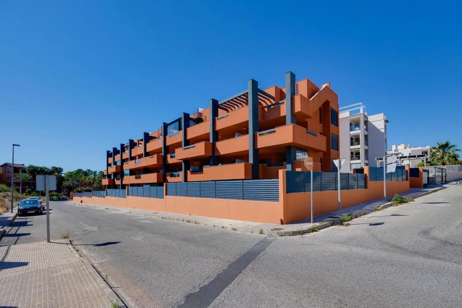 Vista exterior de Àtic en venda en Orihuela amb Aire condicionat, Terrassa i Moblat