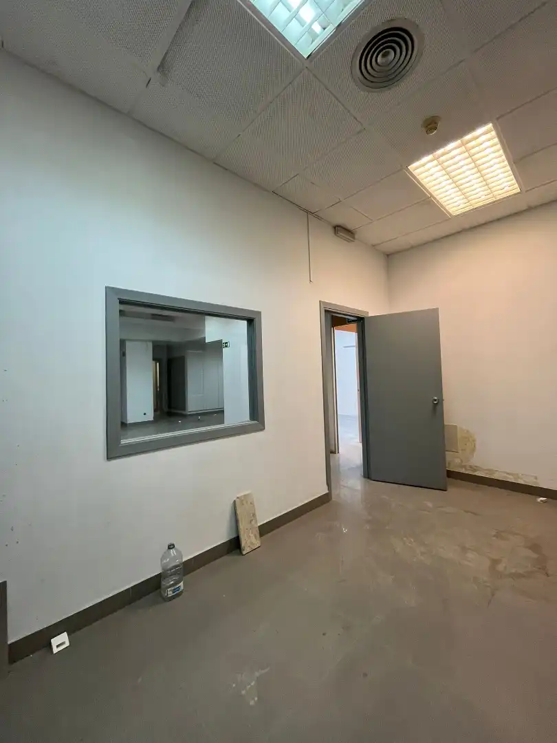 Local en venta en Madrid con Aire acondicionado y Alarma