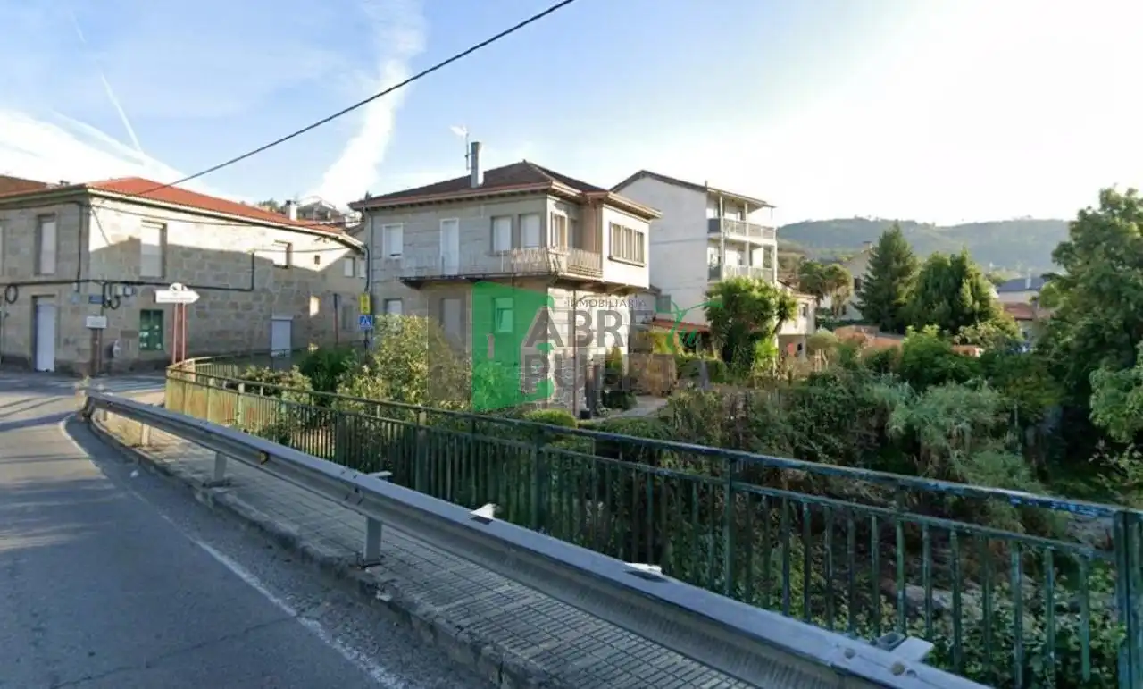 Casa o xalet de lloguer en Ourense Capital  amb Calefacció i Moblat