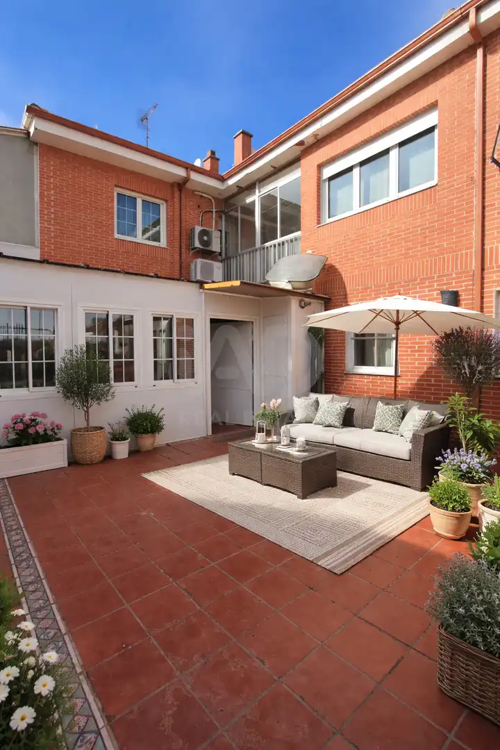 Terrasse von Einfamilien-Reihenhaus zum Verkauf in Astorga mit Heizung und Terrasse