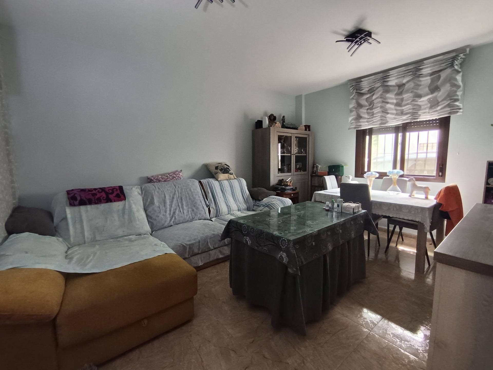 Sala d'estar de Casa adosada en venda en La Carlota amb Terrassa i Balcó