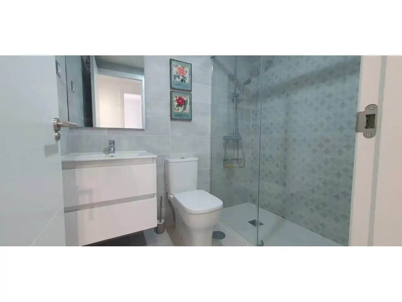 Baño de Piso de alquiler en Estepona con Aire acondicionado, Calefacción y Terraza