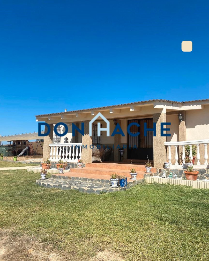 Vista exterior de Finca rústica en venda en Mérida amb Aire condicionat, Jardí privat i Traster