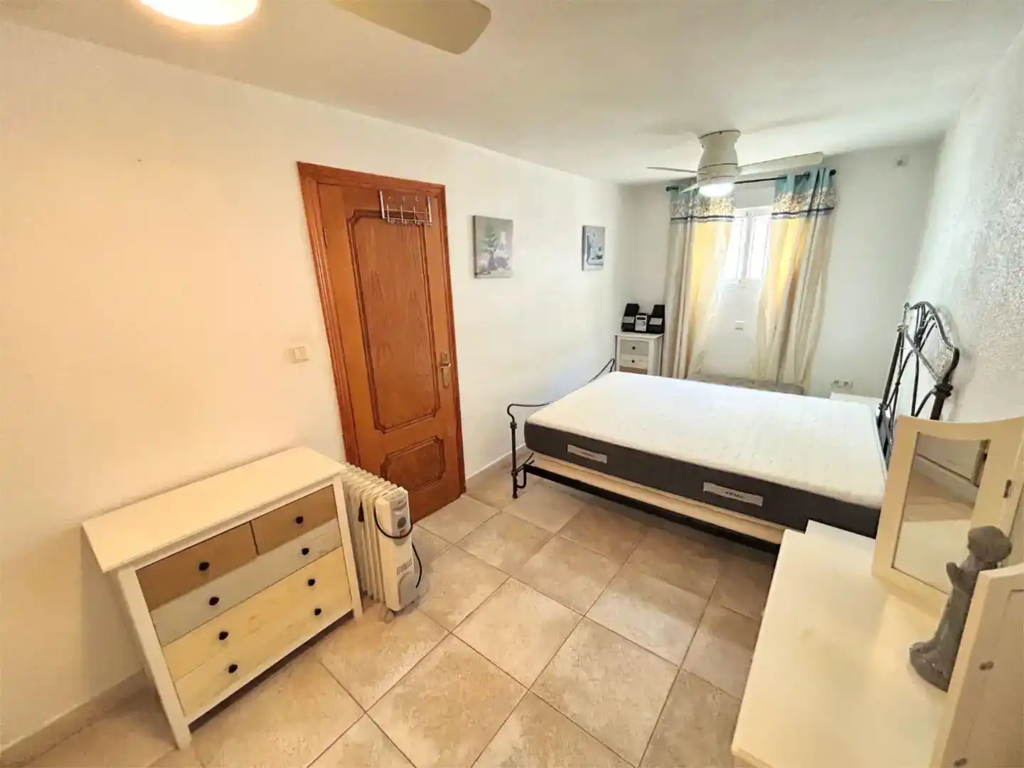 Dormitori de Casa adosada en venda en Orihuela amb Aire condicionat, Jardí privat i Piscina