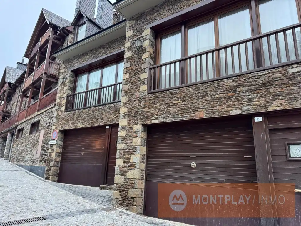 Exterior view of Detached homes for sale in Naut Aran