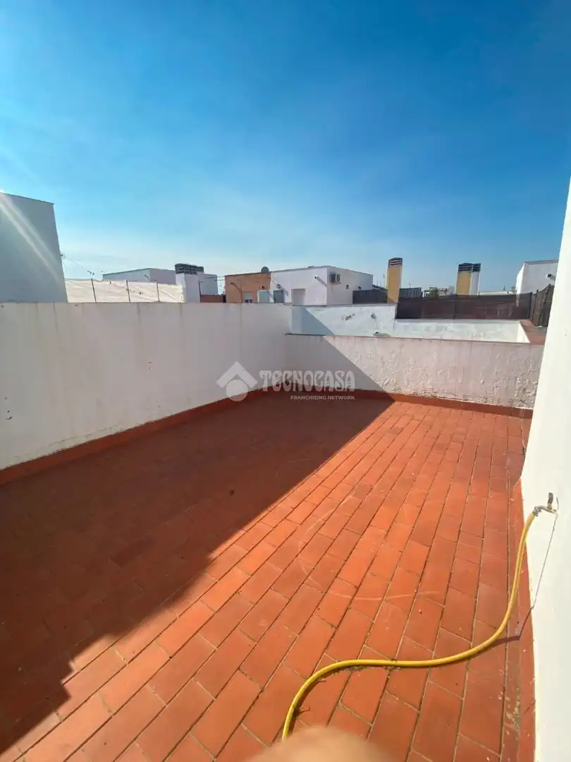 Terrassa de Pis en venda en Sanlúcar la Mayor amb Terrassa