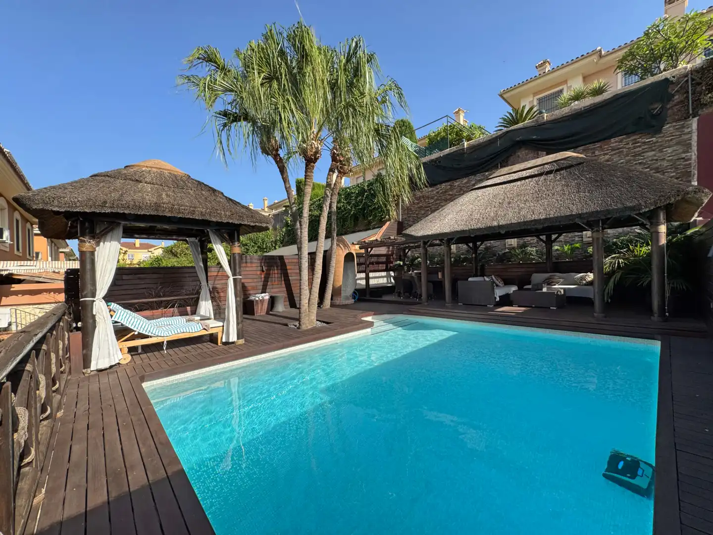 Piscina de Casa adosada en venda en Alhaurín de la Torre amb Aire condicionat, Jardí privat i Parquet