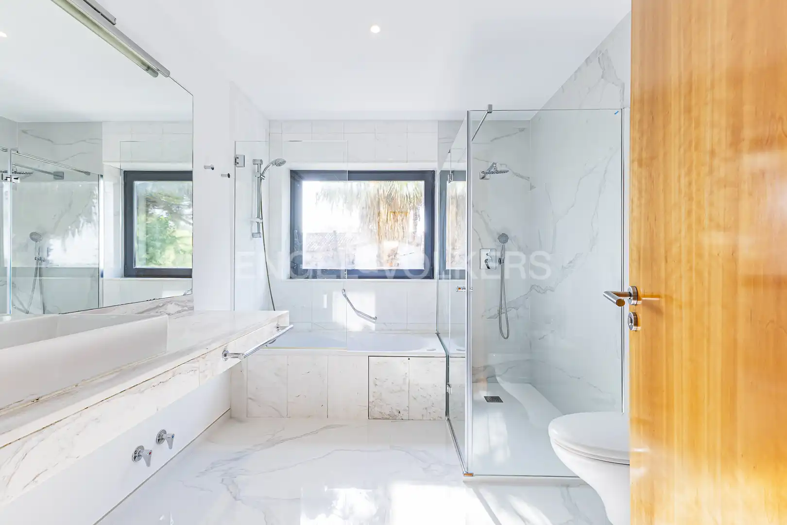 Bathroom of Houses for sale in Sant Cugat del Vallès  with Air Conditioner, Heating and Private garden