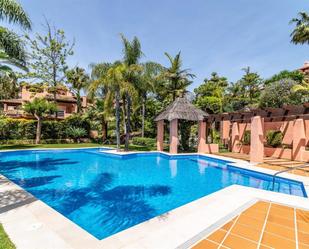 Piscina de Casa adosada en venda en Marbella amb Jardí privat, Terrassa i Piscina