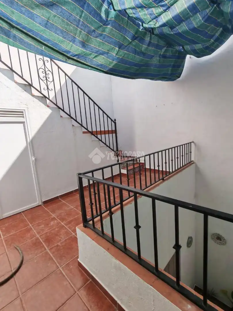 Casa adosada en venda en Marchena amb Aire condicionat