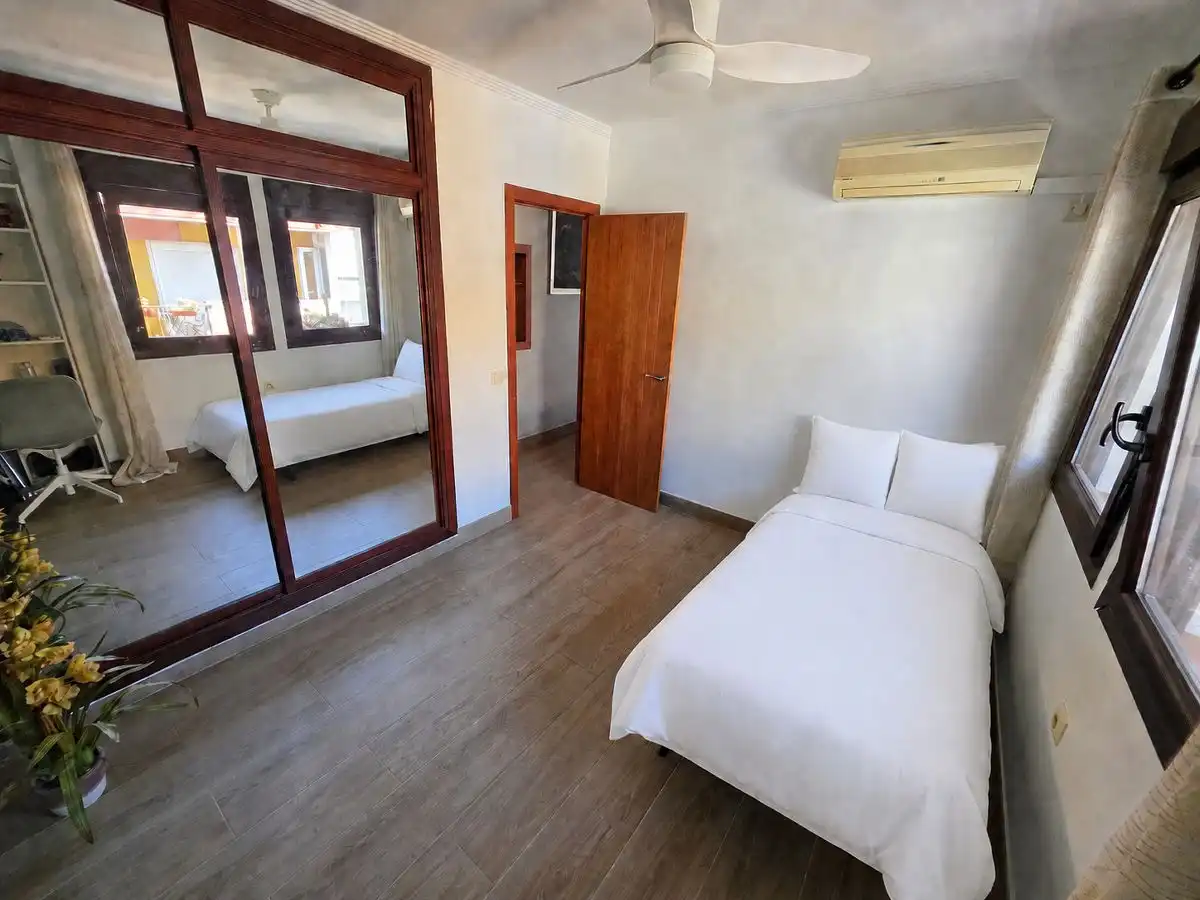 Habitación de Piso en venta en Sevilla con Aire acondicionado, Calefacción y Terraza