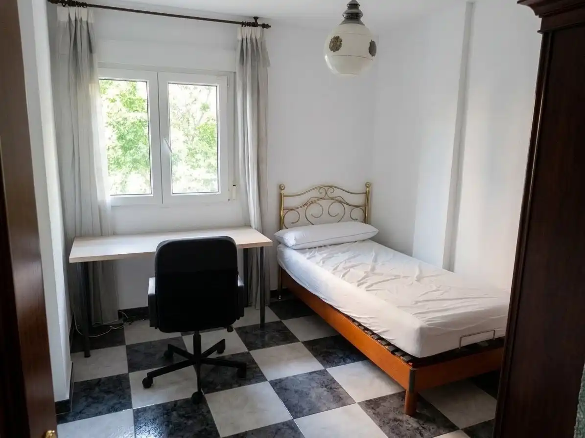 Habitación de Piso de alquiler en Granada con Amueblado, Horno y Lavadora