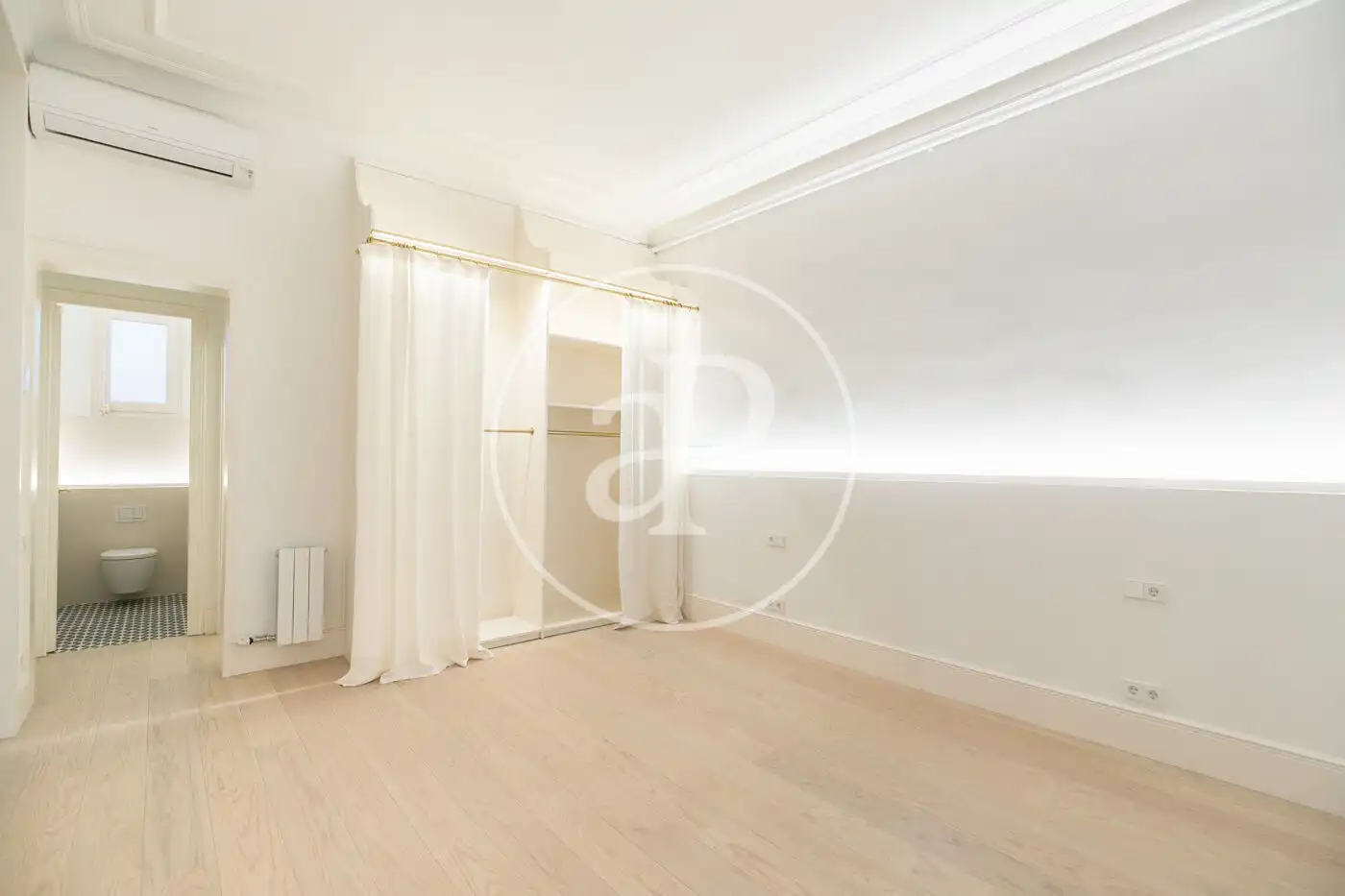 Habitación de Piso en venta en Barcelona con Aire acondicionado, Calefacción y Jardín privado