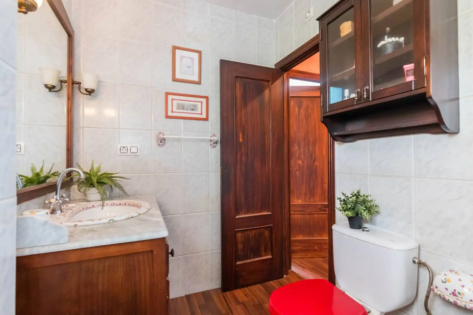 Badezimmer von Einfamilien-Reihenhaus zum Verkauf in Las Torres de Cotillas mit Klimaanlage, Privatgarten und Terrasse