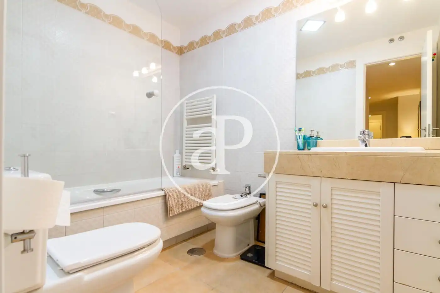 Badezimmer von Wohnung zur Miete in Pozuelo de Alarcón mit Klimaanlage, Heizung und Privatgarten
