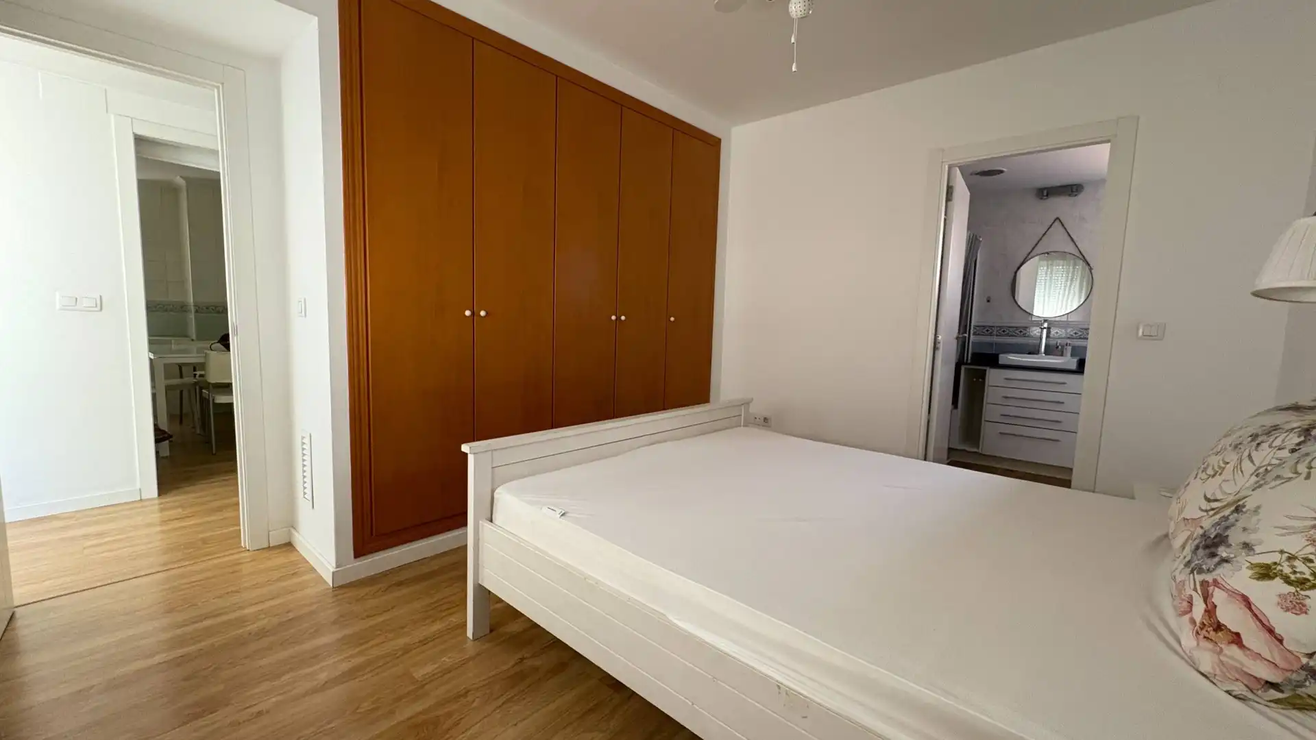 Schlafzimmer von Dachboden zur Miete in Paterna mit Klimaanlage, Heizung und Terrasse