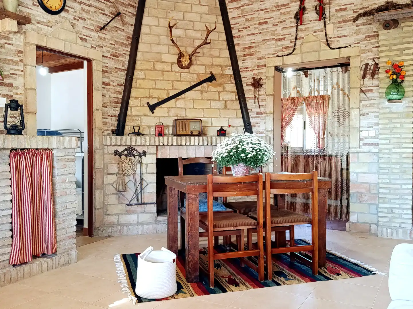Menjador de Finca rústica en venda en Paterna del Campo amb Aire condicionat, Jardí privat i Terrassa