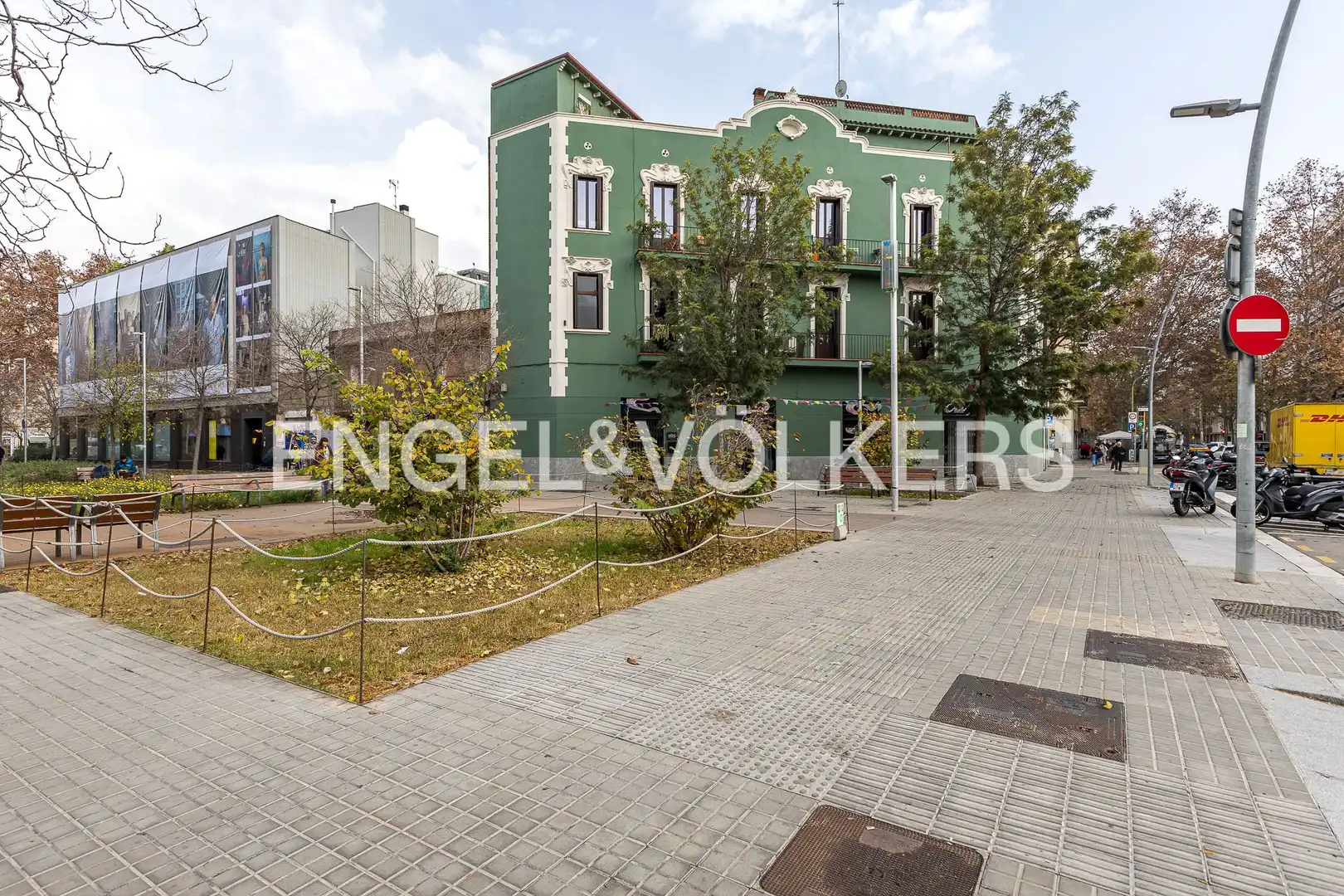 Exterior view of Flat for sale in Barcelona  with Air Conditioner, Heating and Balcony