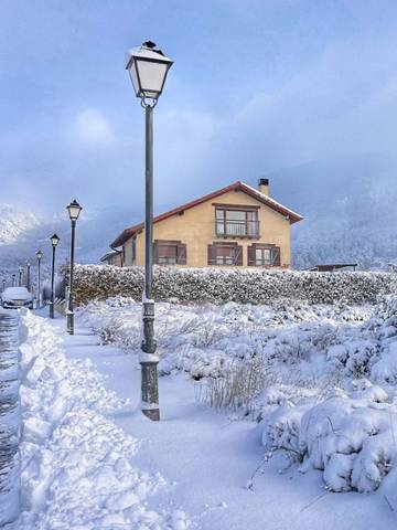 Casa-chalet en Venta en  Calle la Corona Ag. Badaguas 27, 27 en Poblaciones norte