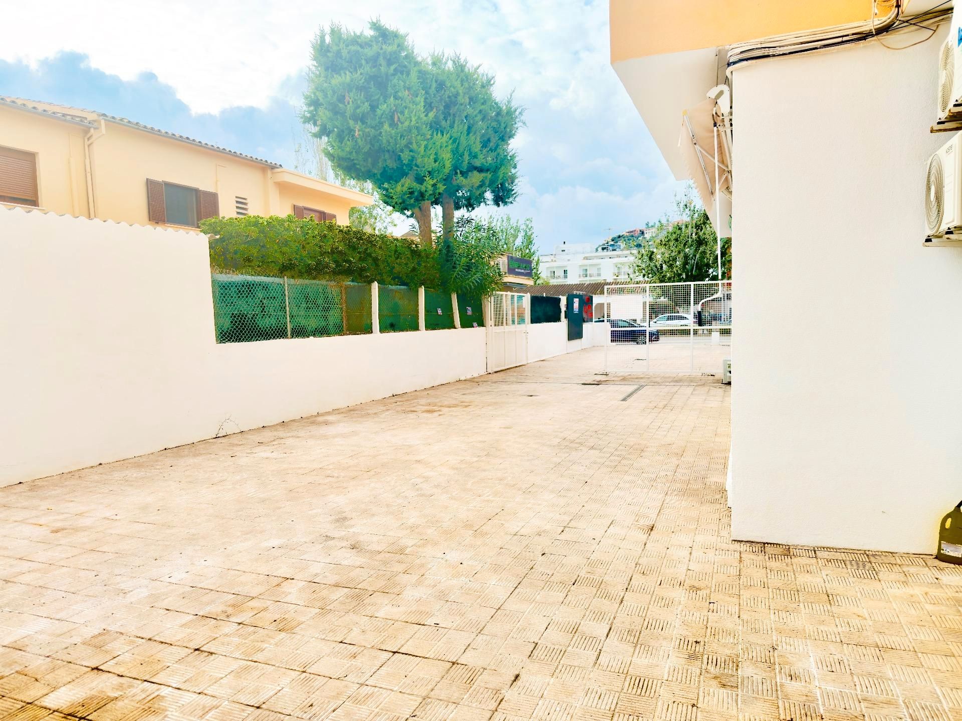 Vista exterior de Local de lloguer en Calvià