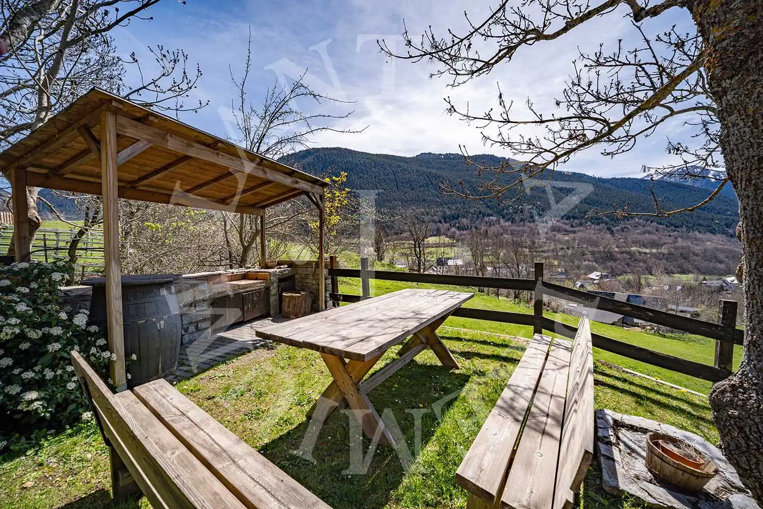 Terraza de Casa adosada en venta en Naut Aran con Calefacción, Jardín privado y Parquet