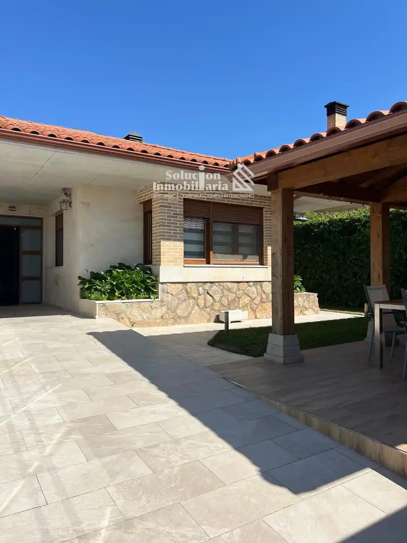 Chalet con piscina en venta en Martín Gaite, imagen 5