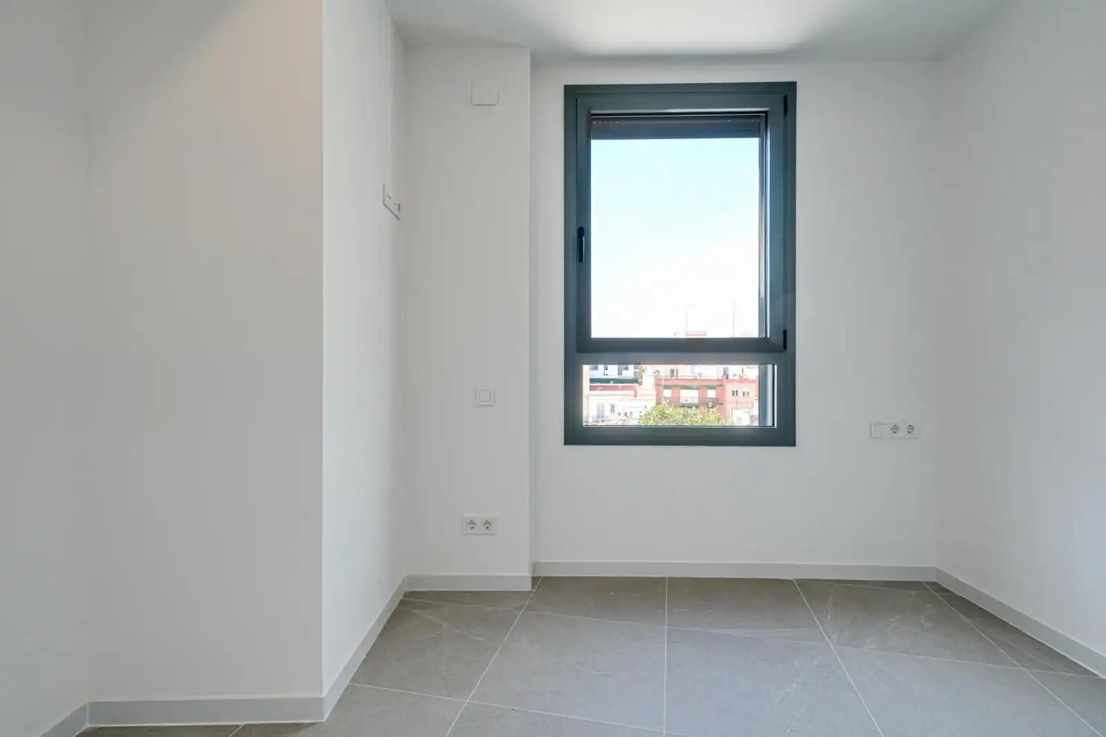 Habitación de Piso en venta en L'Hospitalet de Llobregat con Calefacción, Terraza y Horno