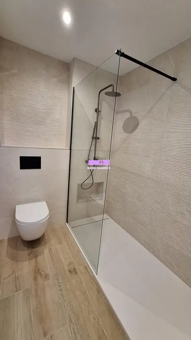 Bathroom of Ground floor for sale in Badalona  with Air Conditioner