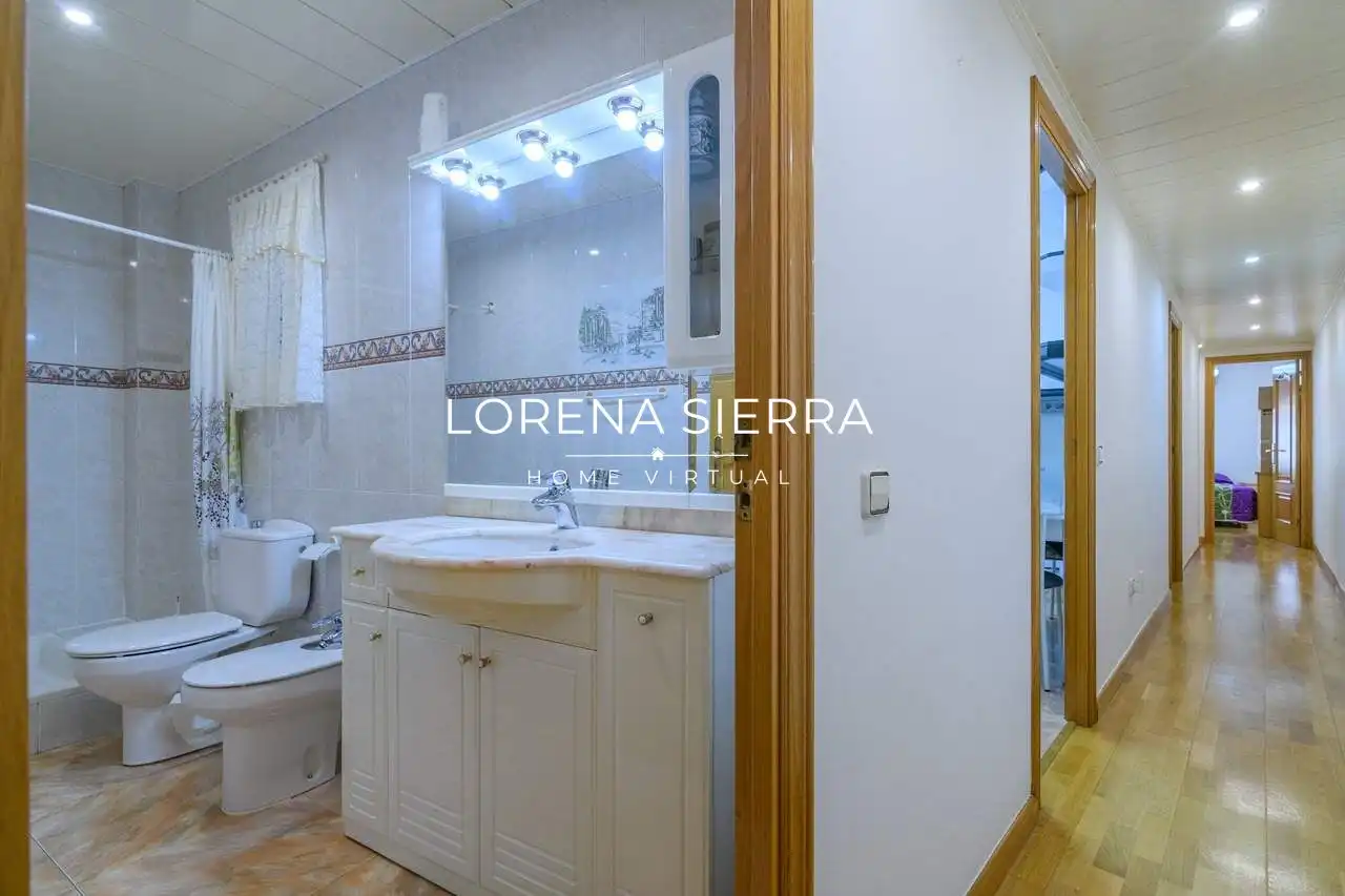 Badezimmer von Wohnung zum Verkauf in Viladecans mit Klimaanlage, Heizung und Parkett