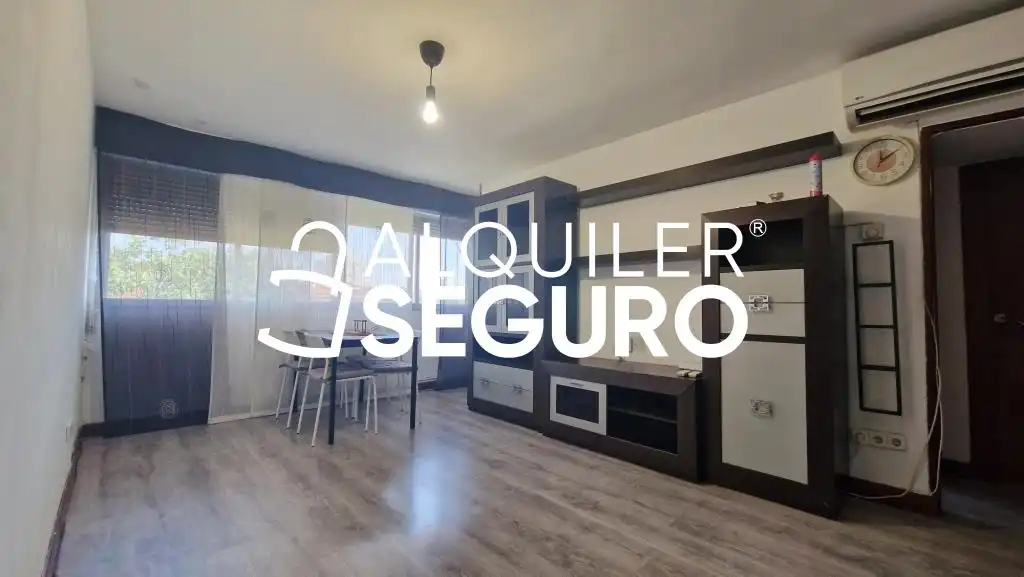 Bedroom of Flat for rent in Madrid  with Air Conditioner, Heating and Furnished