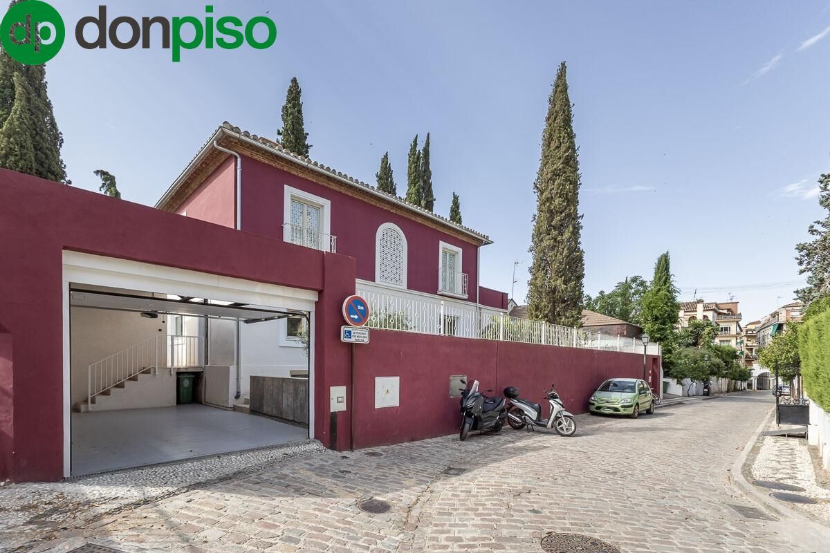 Exterior view of House or chalet for sale in  Granada Capital  with Air Conditioner, Heating and Private garden