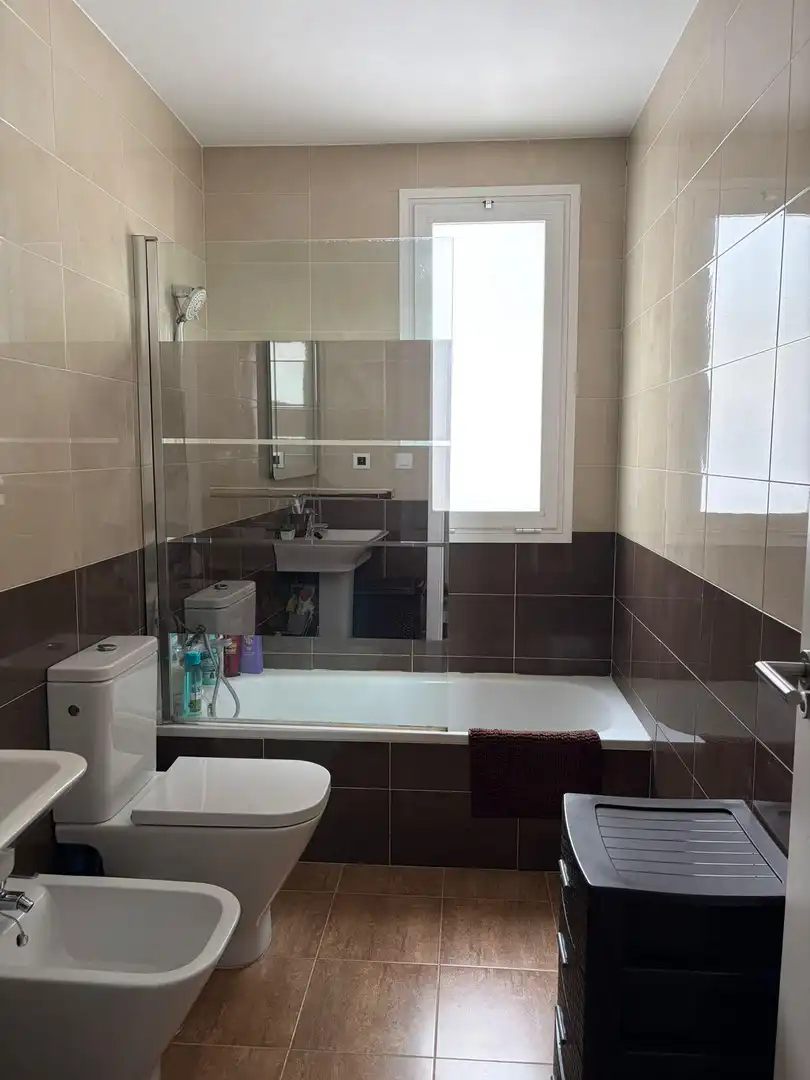 Baño de Dúplex en venta en Arcos de la Frontera con Aire acondicionado, Terraza y Trastero