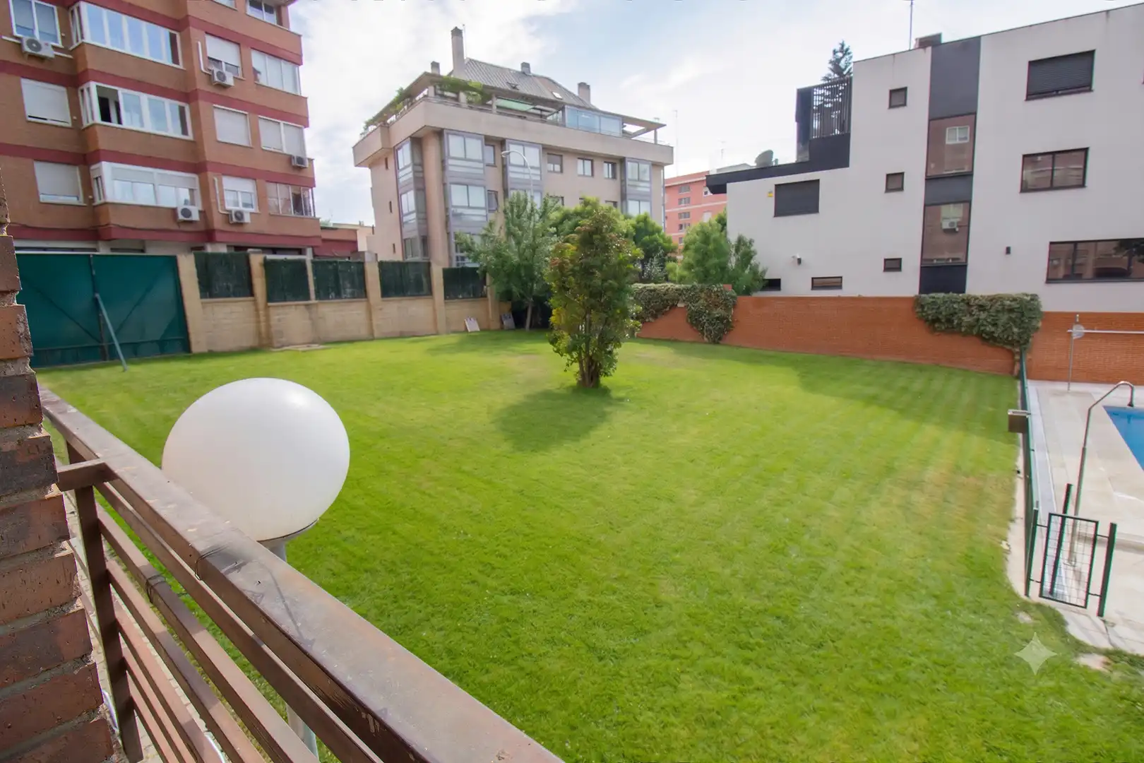 Jardín de Piso de alquiler en Madrid con Terraza, Se aceptan mascotas y Piscina comunitaria