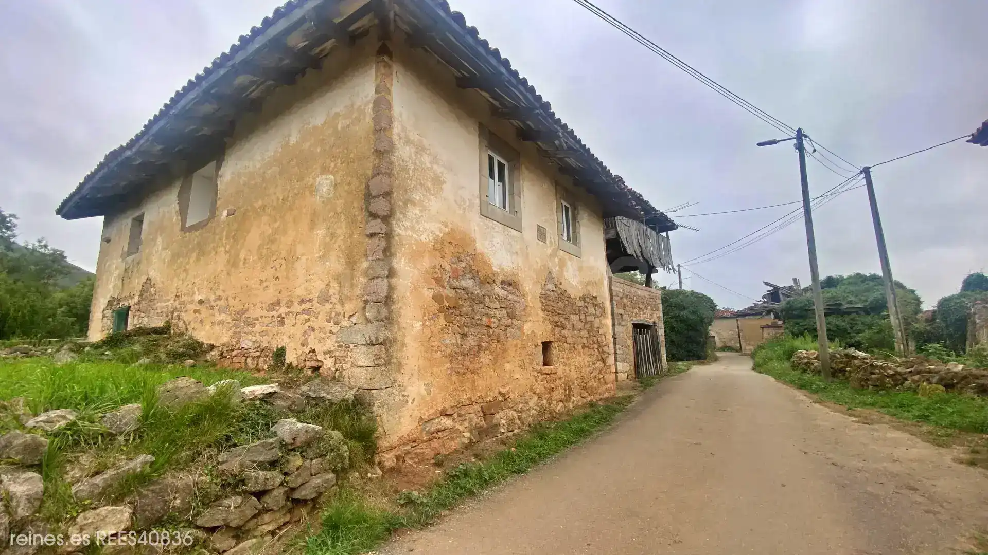 Vista exterior de Casa o xalet en venda en Grado amb Calefacció, Jardí privat i Terrassa