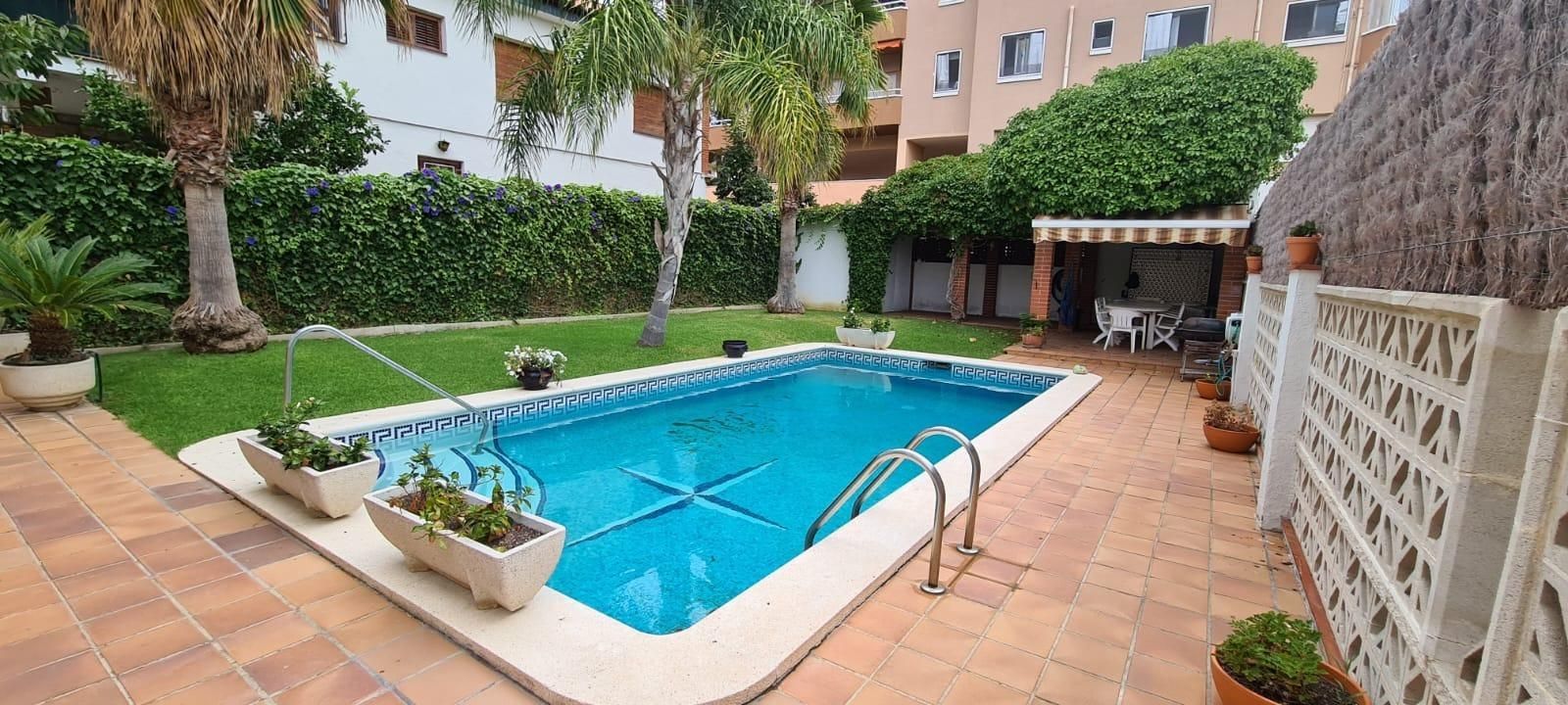 Piscina de Casa o xalet en venda en Calafell amb Aire condicionat, Calefacció i Jardí privat