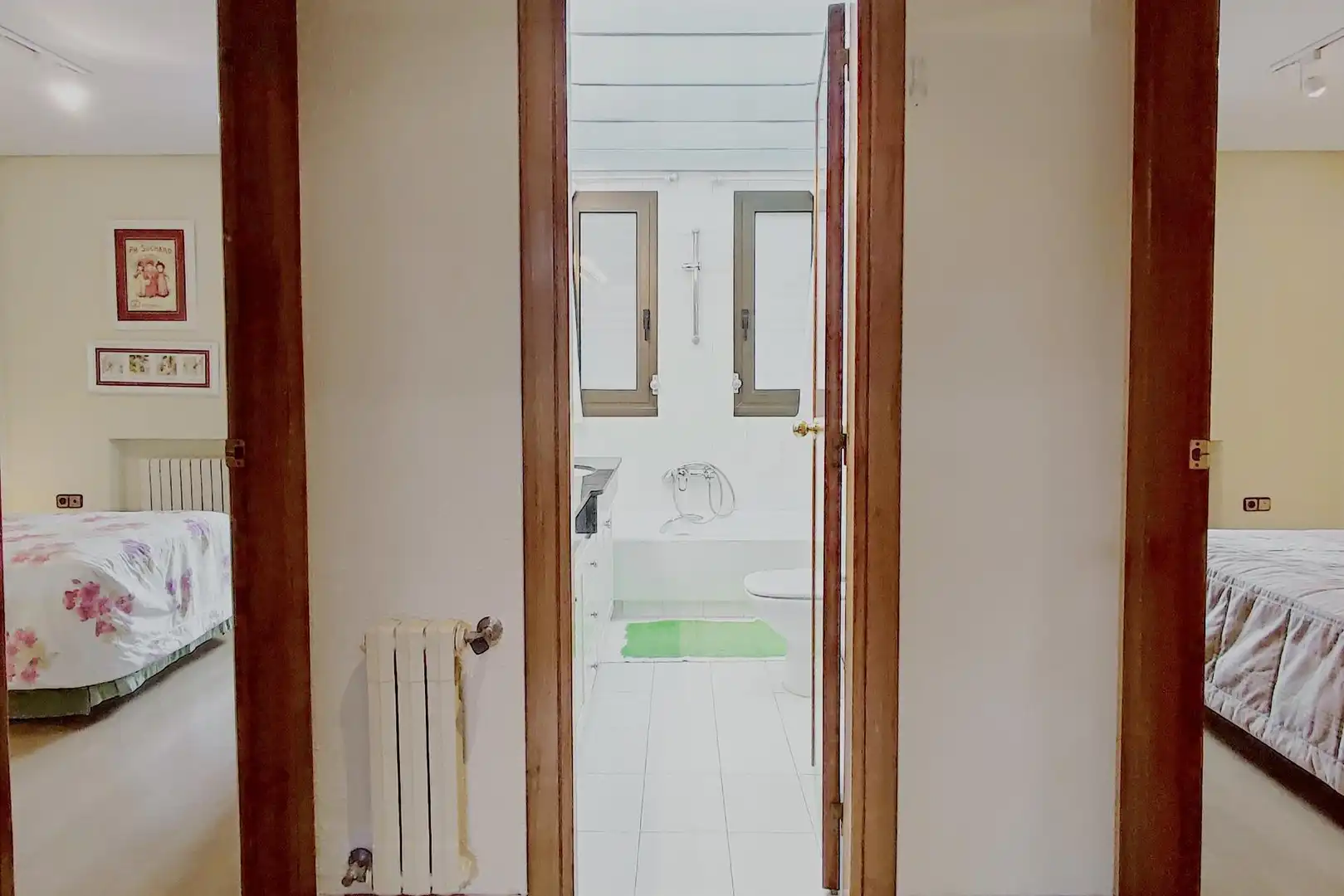 Bathroom of Houses for sale in L'Eliana  with Air Conditioner, Heating and Private garden