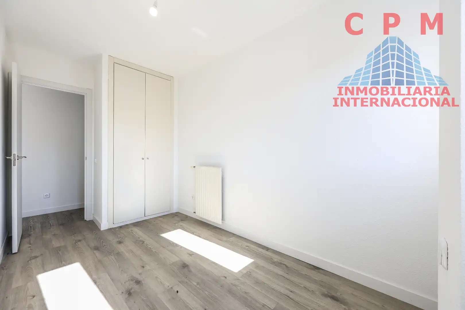 Schlafzimmer von Dachboden zur Miete in Alcobendas mit Klimaanlage, Heizung und Parkett