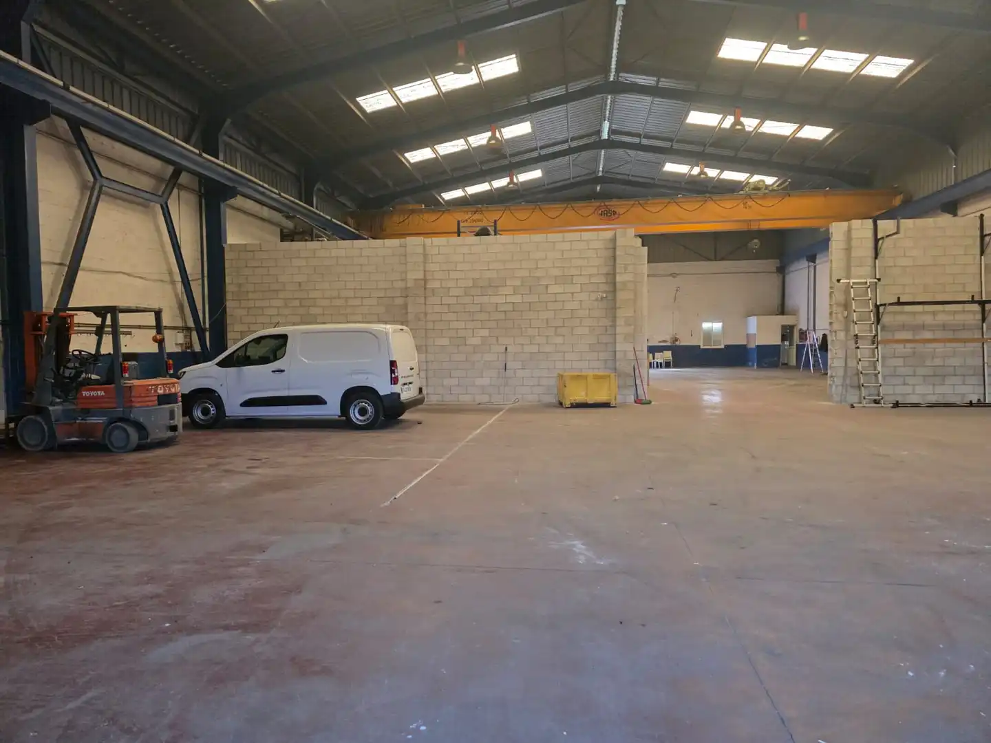Aparcament de Nau industrial de lloguer en Alcalá de Guadaira amb Calefacció