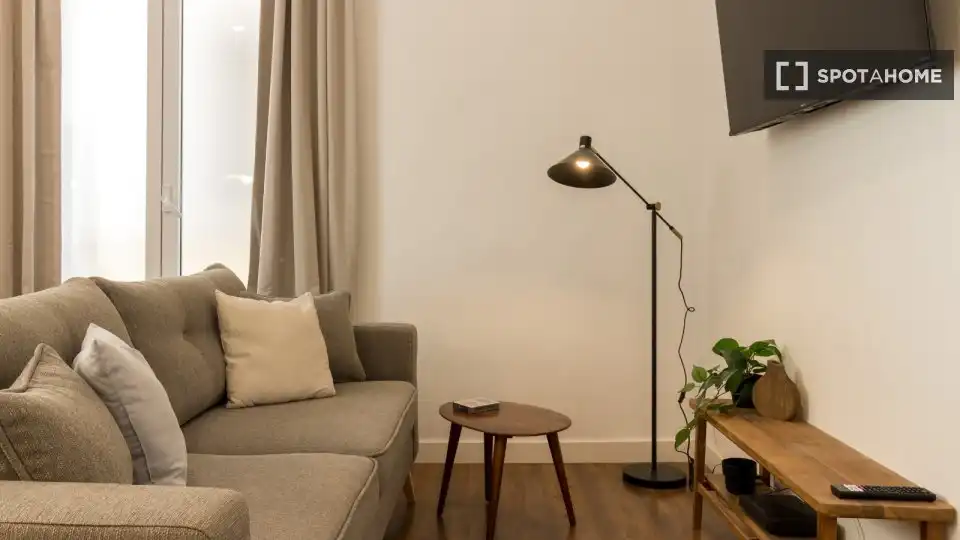 Flat with terrace to rent in Ciutat Vella, imagen 3