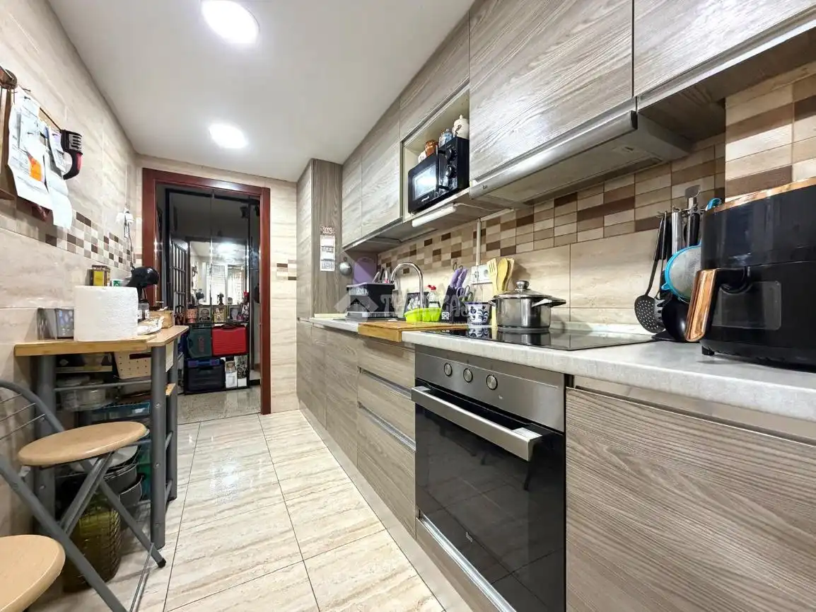 Flat with terrace for sale in Salut - Lloreda, imagen 14