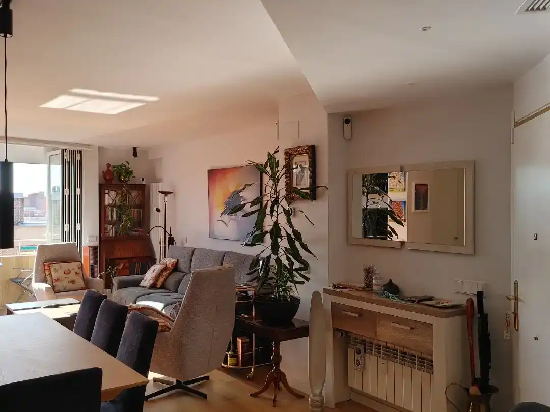 Sala d'estar de Pis en venda en  Madrid Capital amb Aire condicionat
