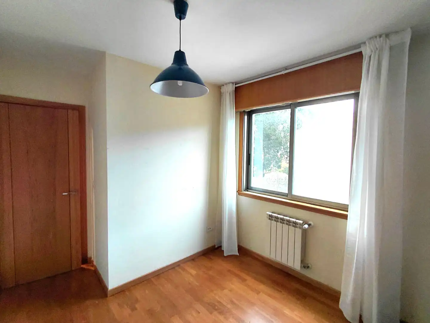 Schlafzimmer von Wohnung zum Verkauf in Oleiros mit Heizung, Parkett und Möbliert