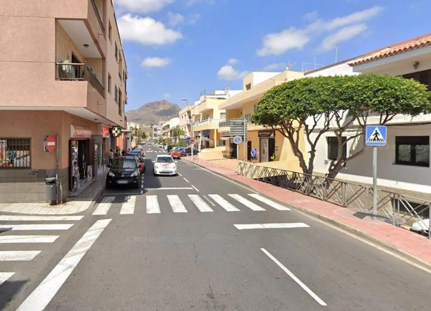 Vista exterior de Local de lloguer en Arona amb Moblat