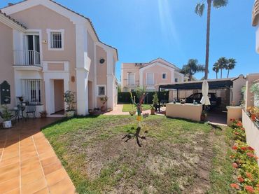 Adossat amb jardí en venda a San Pedro de Alcántara