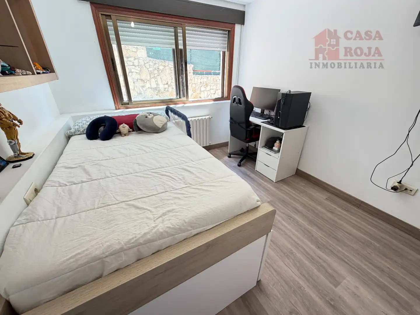 Dormitori de Casa o xalet en venda en Cangas  amb Calefacció, Terrassa i Moblat