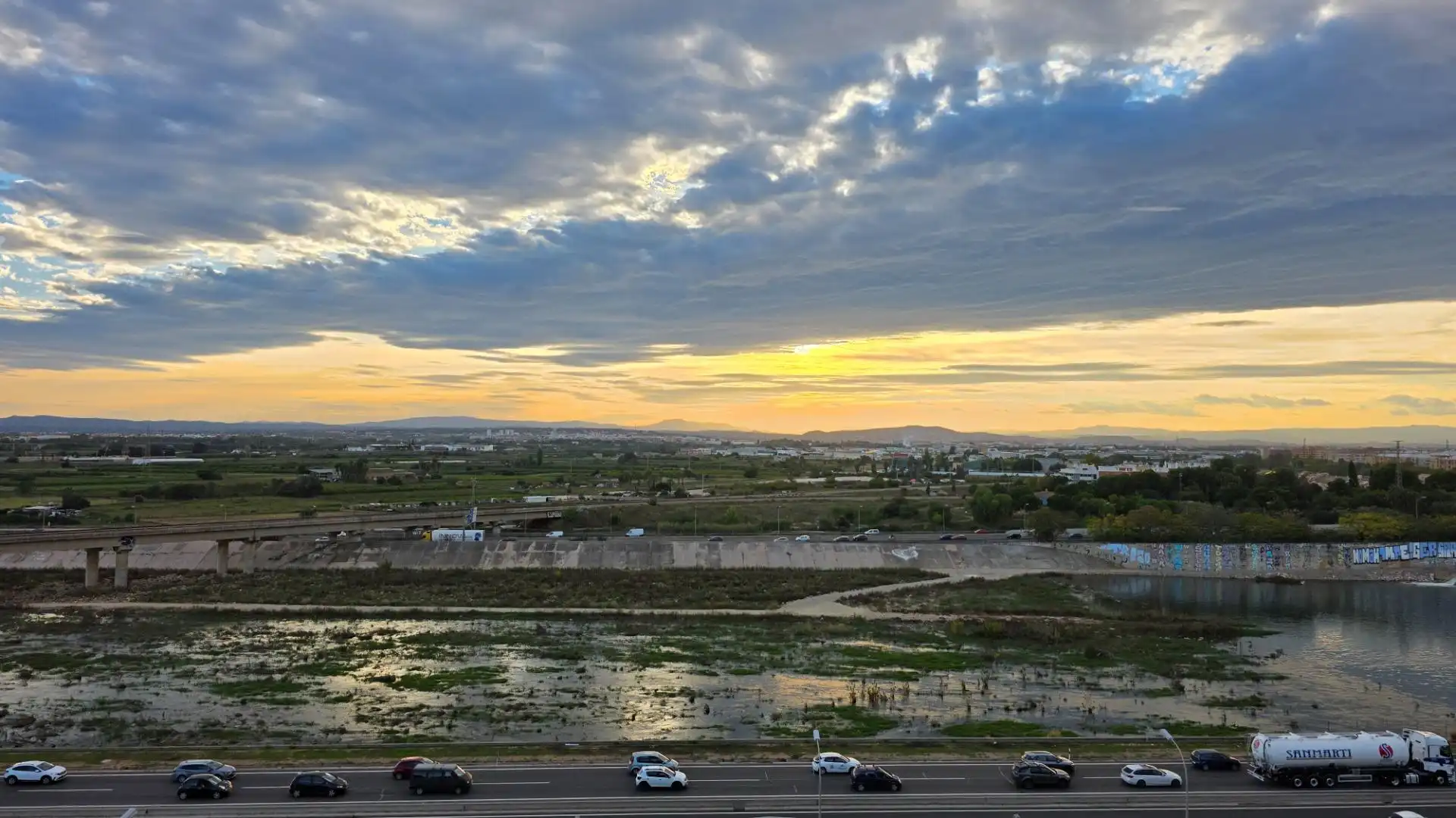Vista exterior de Loft en venda en Xirivella amb Aire condicionat, Calefacció i Terrassa