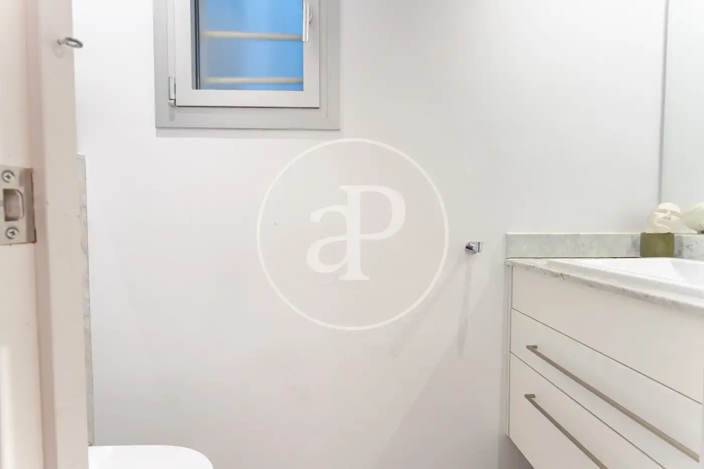 Bathroom of Flat for sale in Barcelona  with Air Conditioner, Heating and Terrace