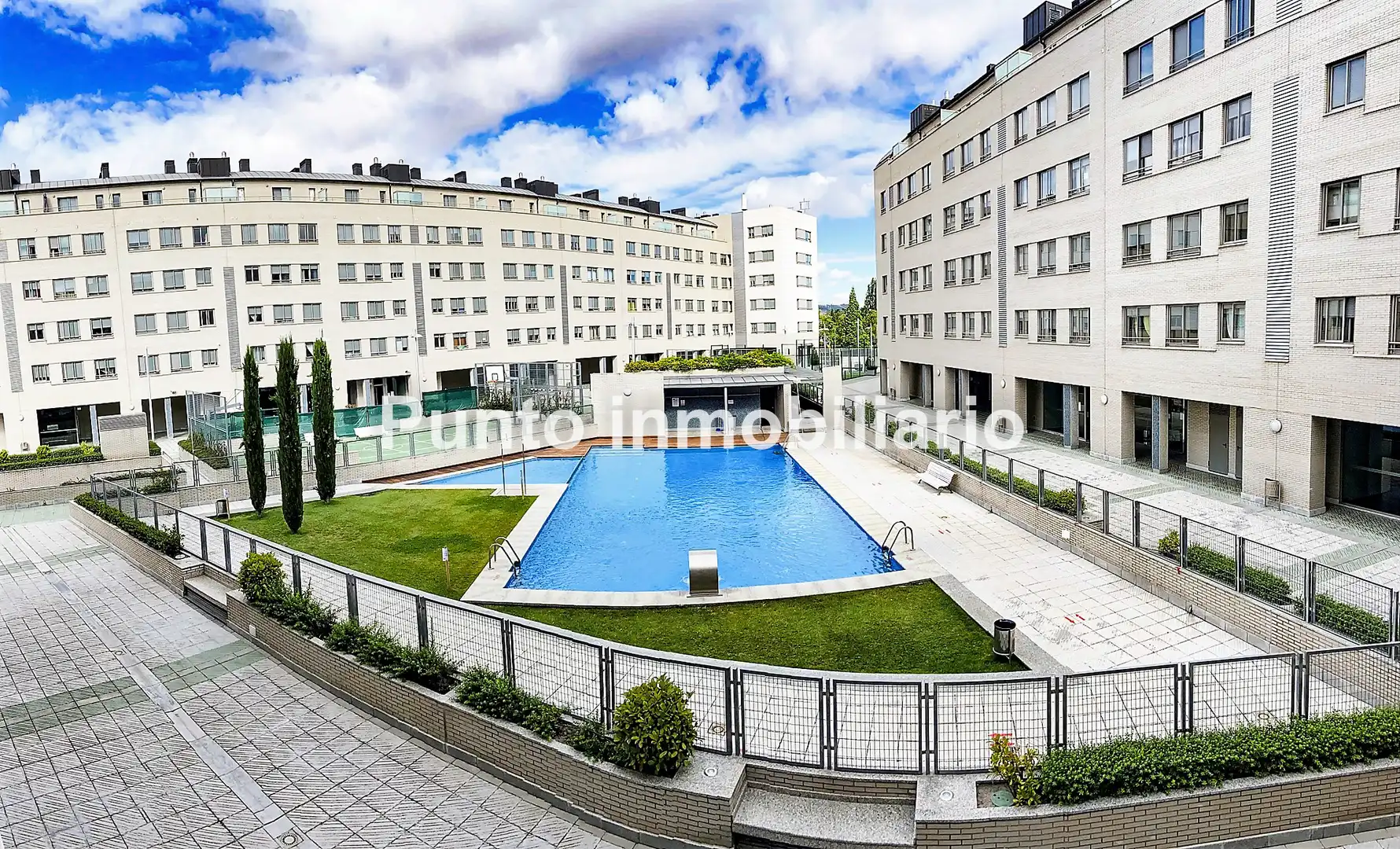 Vista exterior de Pis de lloguer en Valladolid amb Calefacció, Traster i Piscina