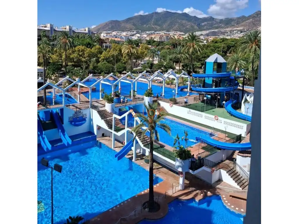 Swimming pool of Flat for sale in Benalmádena